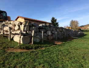 soutènement d'un talus avec enrochement